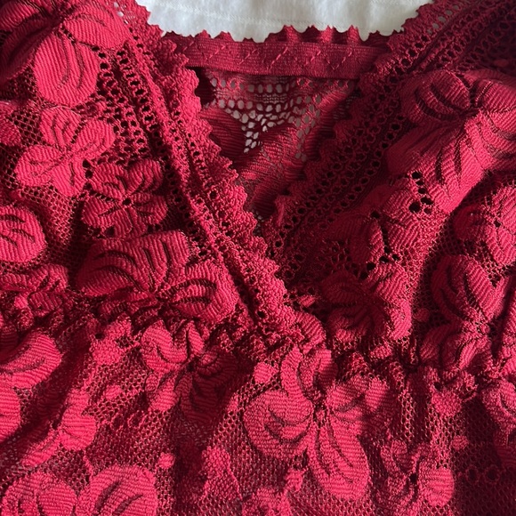 Red Lace Tank - Picture 3 of 3